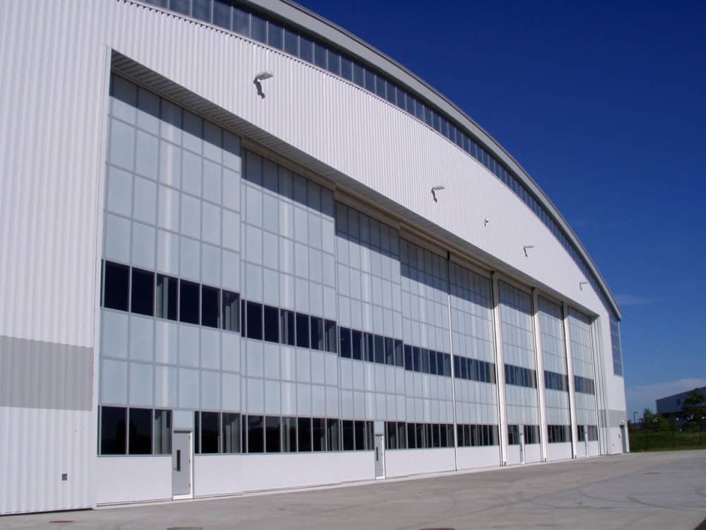 The LIGHTWALL 3000 for an aviation hangar