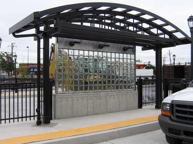 transit windscreen built with mortarless glass block