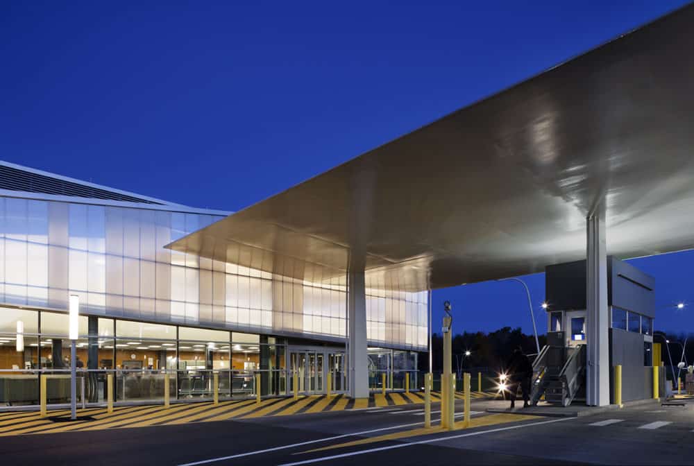 translucent wall - EXTECH's LIGHTWALL 3440 for the Land Port of Entry in Massena, NY