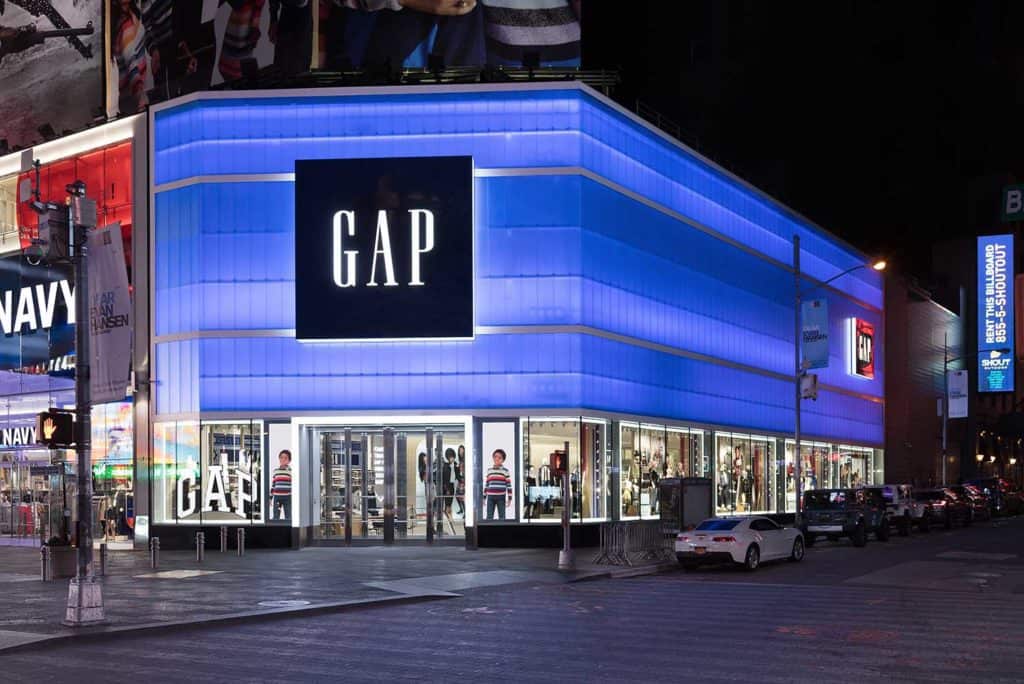 backlit blue polycarbonate - EXTECH's LIGHTWALL 3440 for the Gap store in Times Square, New York