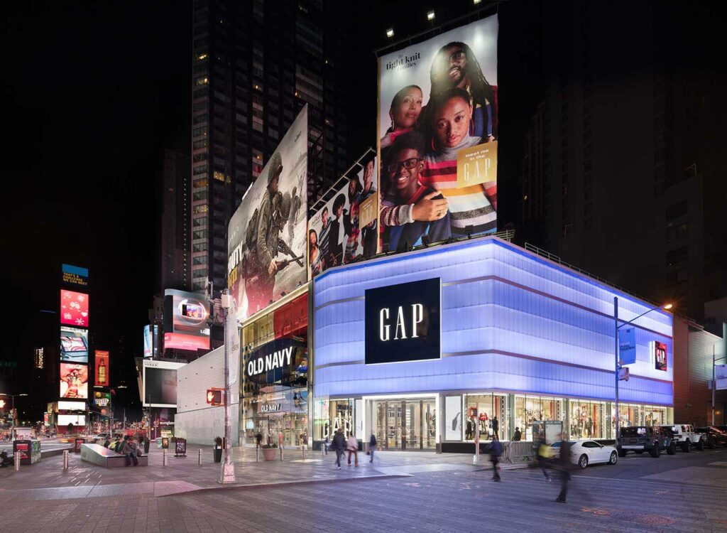 translucent wall panels - EXTECH's LIGHTWALL 3440 for the Gap store in New York, NY