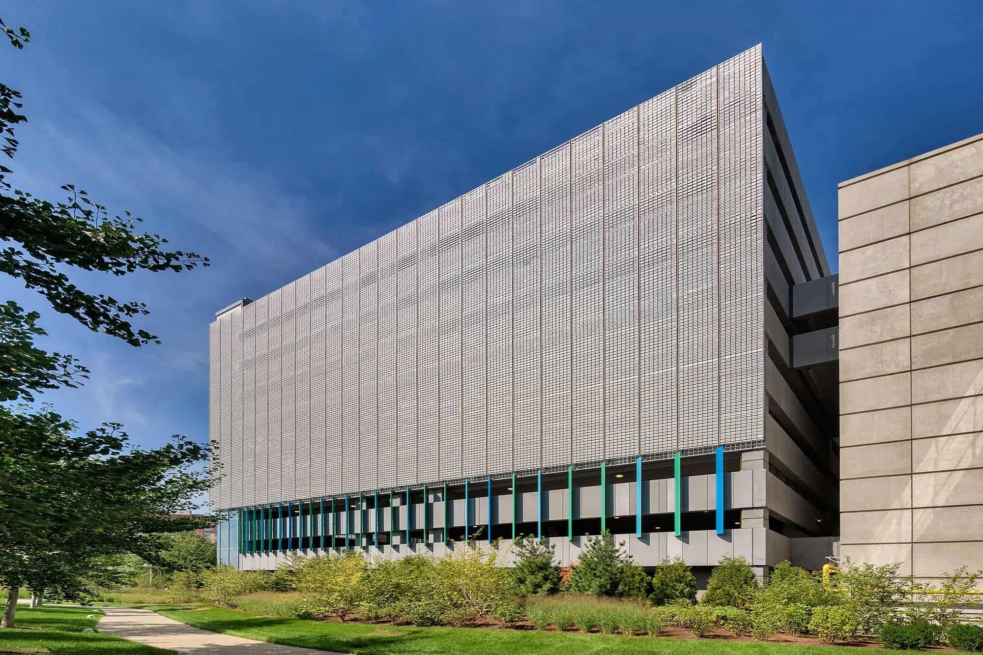 KINETICWALL - Boston Logan Airport